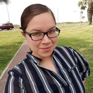 Meet your Posher, Claudia